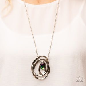 Beautiful silvery necklace with silver and green color pendant NWOT